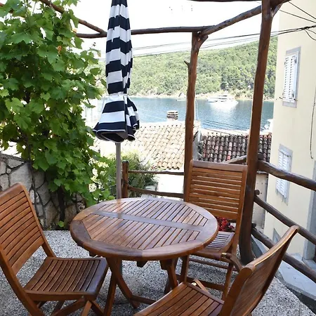 Anamarija Apartment Valun
